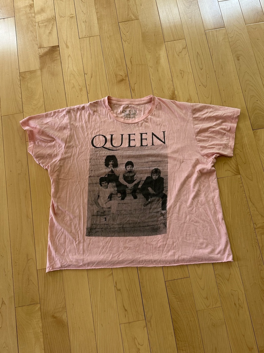 QUEEN Pink Cropped Graphic Band Tee